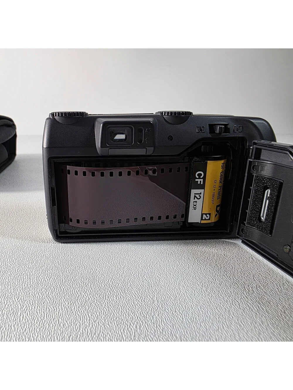 Nikon Zoom 800 AF Point & Shoot 35mm Film Camera w/ 38-130mm lens & Case